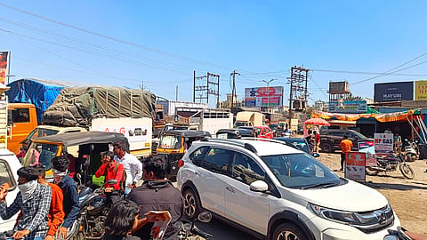 pune traffic jam police transport undri traffic rule