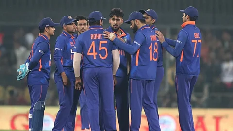 india-vs-australia-1st-odi