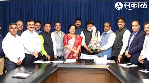 MLA Devyani Farande, entrepreneurs and officials present in the meeting with Industry Minister Uday Samant.