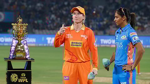 Gujarat Giants Laura Wolvaardt replaces injured Beth Mooney Sneh Rana named captain cricket news in marathi kgm00