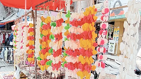 Necklaces for sale on the occasion of Holi, Kade