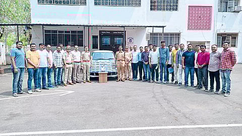 Superintendent of Police P while showing the seized vehicle and cash, pistol from the robbers. R. Patil & Team