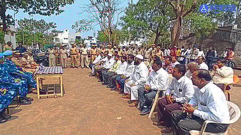 Police route march in sensitive area to Pimpalner dhule news