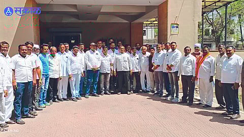 Balasaheb Bhadane and representatives of various villages were present before the meeting held to suggest the third option for market committee elections.