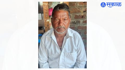 unseasonal rain farmer went to cover onions in the field was struck by lightning died nashik news