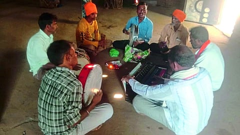 Members of the Rambhakta Bhajani Mandal here singing bhajans and asking for money.