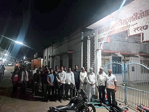 Farmers queuing up for online gram registration outside the entrance of Kithi Sangh since midnight.