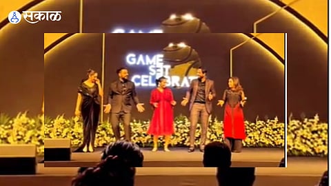 Farah Khan dances with Sania Mirza Irfan Pathan Saina Nehwal and Yuvraj Singh on stage to Oo Antav
