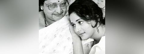 madhuri dixit, madhuri dixit mother, madhuri dixit mother passed away