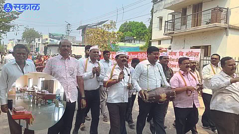 Employees march through city beating tala mridanga for implementation of old pension scheme