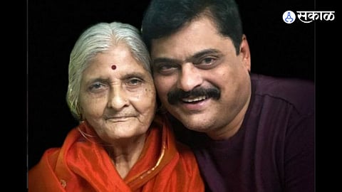actor bharat ganeshpure mother passes away of old age