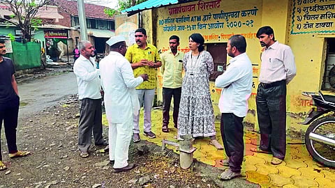 Keshav Elmame, Dattu Sadgir, Sahebrao Gangurde and former officials of Gram Panchayat surrounded the group development officers and informed them about the problems in the village.