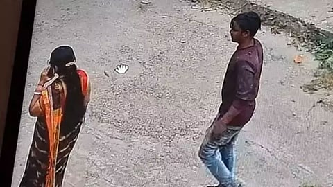 serial kisser gang who lip lock women police arrested 4 people including leader of gang