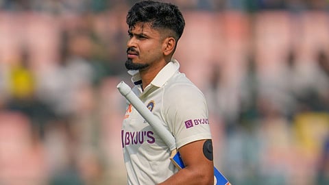 ind vs aus test shreyas iyer-back-injury-and-has-gone-to-hospital