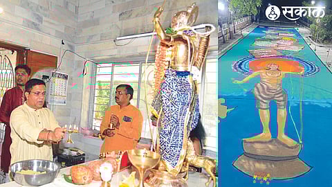 Hemant Deshpande performing Aarti after Mahapuja on the occasion of Ram Navami today at Kodanddhari Ram Mandir in Bhosla Campus of Central Hindu Military Education Society.