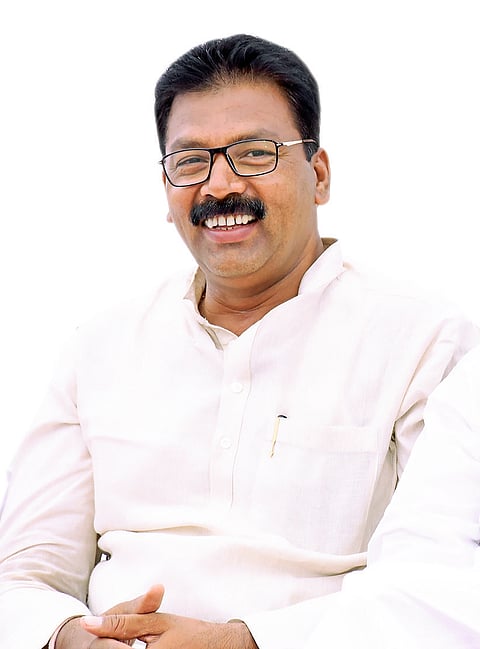 अभ्यासू व्यक्तिमत्त्व : प्रशांतदादा काटे