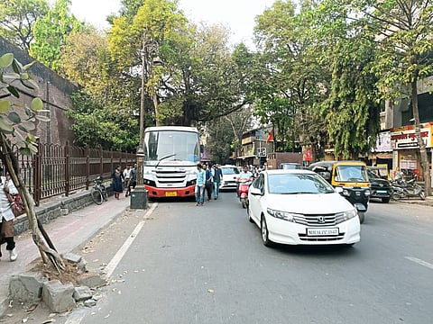 सांस्कृतिक राजधानीत
पार्किंगसाठी तारेवरची कसरत