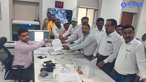 employee strike old pension scheme Silent march of district council employees jalgaon news