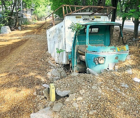 पुणे नाशिक महामार्गालगत होतोय वॉकिंग ट्रॅक