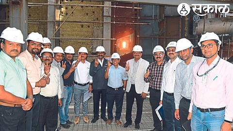 Dignitaries and officials present at the test of the fourth 660 KW capacity project in the power generation center bhusawal