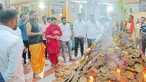 महागणपतीच्या दर्शनासाठी भाविकांची गर्दी