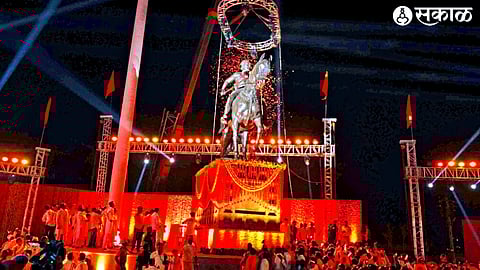 Dignitaries present at the unveiling ceremony of the tallest statue of Lord Shiva in North Maharashtra.