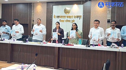 Zilla Parishad Chairperson Ashwini Patil showing copies of the budget to the 2023-24 budget meeting of the ZP