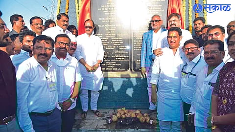 Opposition leader Ajit Pawar, Jitendra Awad, MLA Manikrao Kokate, MLA Ashutosh Kale, MLA Nitin Pawar, MLA Saroj Ahire, former MP Sameer Bhujbal, MLA Dilip Bankar, Seemantini Kokate were present during the inauguration of 132 KV substation.