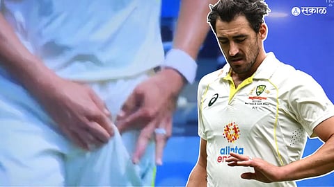 Mitchell Starc Bowling With Bleeding Finger