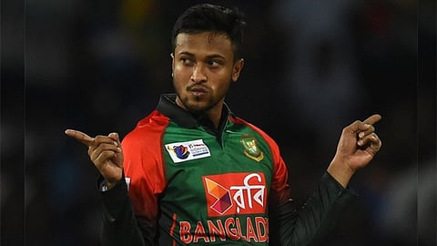 shakib al hasan-once-again-looses-cool-hit-fan-with-his-cap-during-an-promotional-event-in-bangladesh