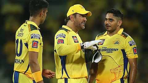 IPL 2023 : धोनीनं तंबी देताच सगळी कशी सुतासारखी सरळ; पाय रेषेच्या पडला आतच