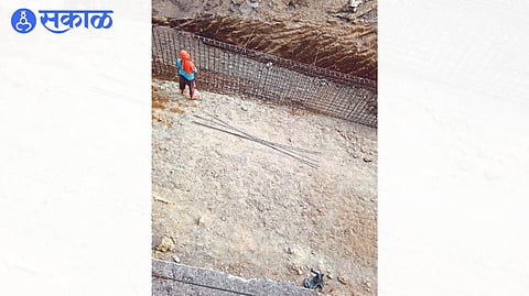 The ongoing work of the dam.