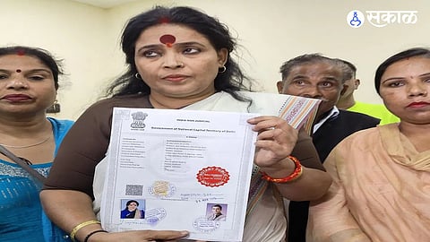 Who is Rajkumari Gupta who offered her 4 storey house to Rahul Gandhi