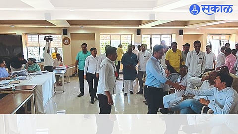 Former MLA Anil Kadam, Pramod Kute during meeting