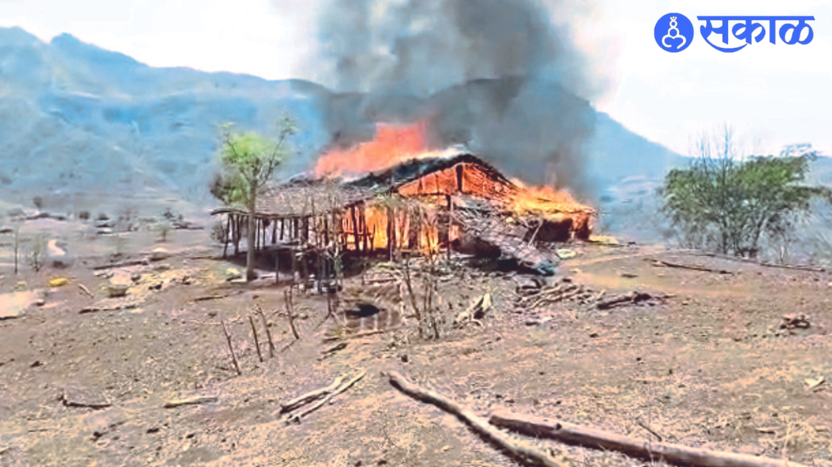 wooden house in Satpura range was completely gutted in fire nandurbar news