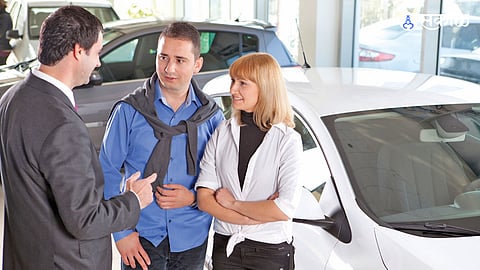 Car Buying Tips : कार घेण्याआधी तज्ज्ञांनी सांगितलेले हे प्रश्न डिलरला नक्की विचारा?