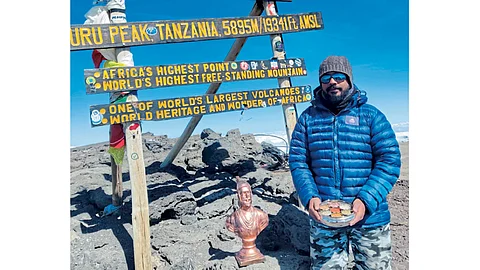 Mount Kilimanjaro: सांगलीच्या गिर्यारोहकाने आफ्रिकेच्या शिखरावर दिली शिवरायांना अनोखी मानवंदना, केला जागतिक विक्रम