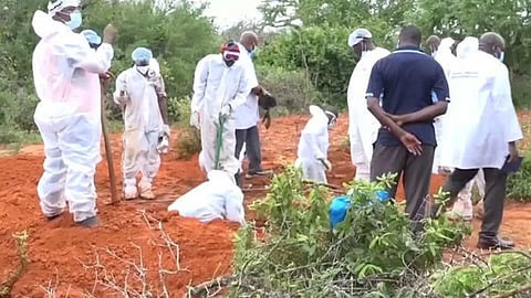 लोक जमीन खोदत होते, एकापाठोपाठ एक 73 प्रेतं सापडली; घडलेल्या घटनेने खळबळ माजली आहे