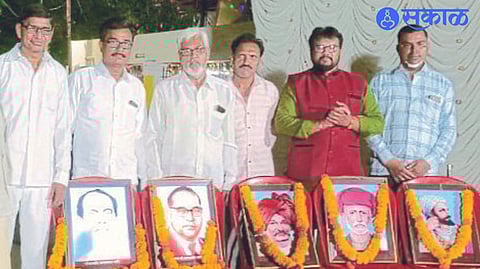 Shivshree Sanjay Sonawane, Sunil Shinde, Khalil Deshmukh, Kishore Dongre, Sunil Patil etc. on the occasion of idol worship of great men on the occasion of lecture series.