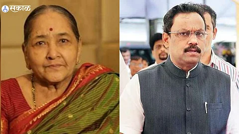 Vinod Tawde and his mother