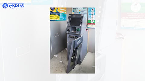 Canara Bank ATM in Vitthal Complex was broken by unknown thieves nashik crime news