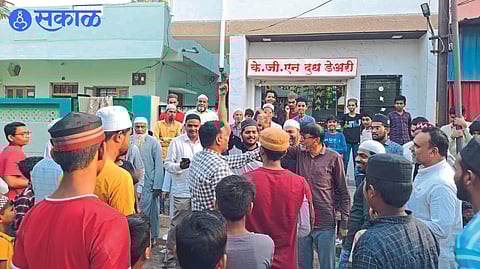 Citizens protesting on the streets of Merun area on Wednesday