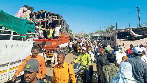 Shingnapur Yatra crowd lakhs devotees traffic jam