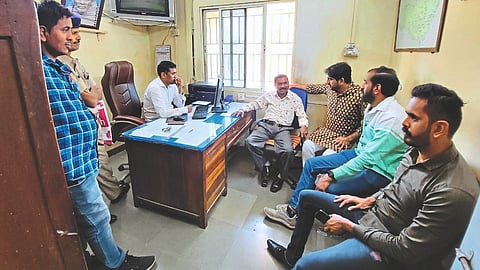 District Youth Congress President Swapnil Patil along with former Assembly Speaker Javed Pathan going to Surat