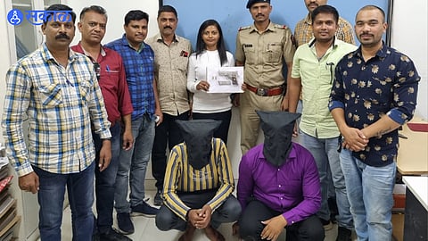 2 arrested for smuggling gavthi pistols