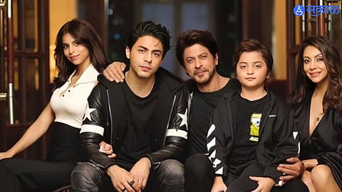 Shah Rukh Khan Family: अरे आर्यन हसतो पण! शाहरुखच्या कुटुंबाचे अनसीन फोटो व्हायरल
