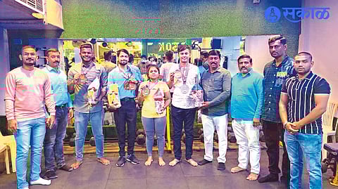 Dignitaries felicitating athletes of Unique Fitness Club who won medals in National Power Lifting Competition.