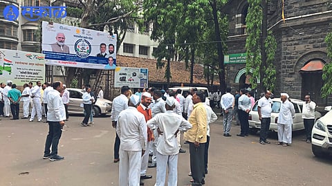 On the last day of withdrawal, the supporters of the candidates gathered to withdraw their applications.