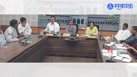Collector Gangatharan D, MLA Pvt. Devyani Farande, Advocate Rahul Dhikle, Municipal Commissioner Chandrakant Pulkundwar, Sagar Shinde, Sumant More and other office bearers of Purohit Sangh.