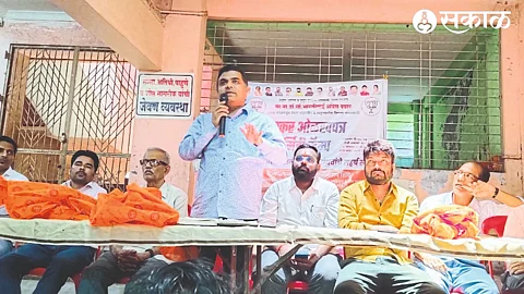 Officials of Handloom Department while speaking at the Weavers Identity Card distribution program